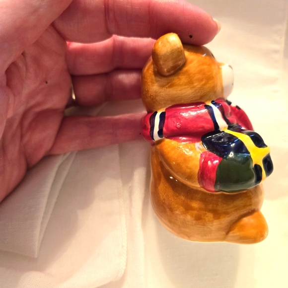 Vintage Christmas Teddy Bear Bearing Gifts Salt & Pepper Shakers - Picture 8 of 12